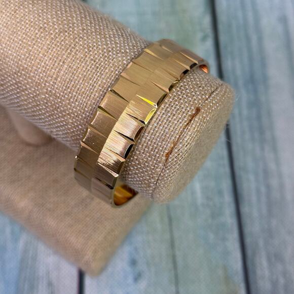 Monet Bangle Bracelet Wide Chunky Etched Gold Metal Vintage 80s Retro Signed - Picture 8 of 10